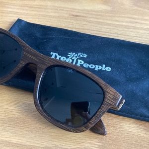 Wooden frame wayfarer